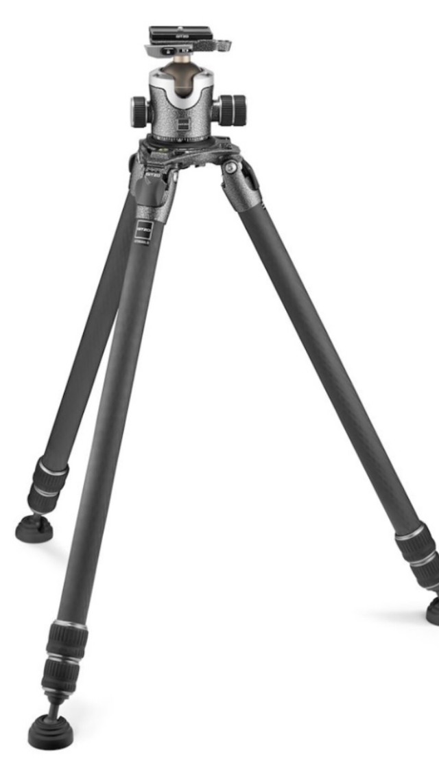 Gitzo carbon systematic series tripod and head in Cameras & Camcorders in City of Toronto - Image 3