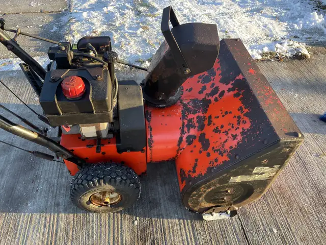 Gran Prix snowblower in Snowblowers in Mississauga / Peel Region - Image 3