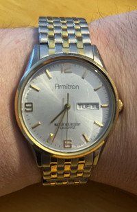 Classic Men's Armitron 35mm Gold Tone Watch - Works Great!