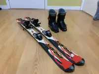 Skis alpins et bottes pour enfant