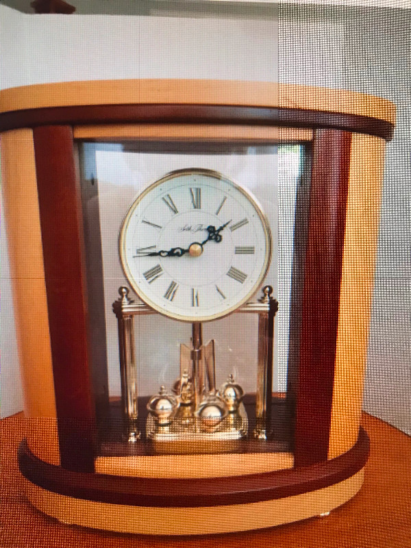 VTG SethThomas 2  Tone-wood anniversary clock. Clean in Arts & Collectibles in Hamilton - Image 2