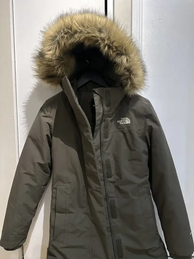 The North Face Women's Arctic Parka in Women's - Tops & Outerwear in City of Montréal - Image 10