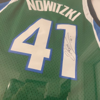 NBA Nowitzki autographed jersey 