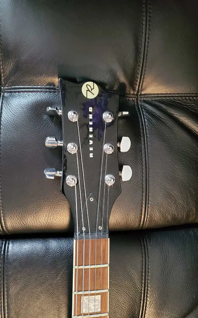 Reverend Manta Ray HB - Semi-Hollow & Hard Case in Guitars in Mississauga / Peel Region - Image 4