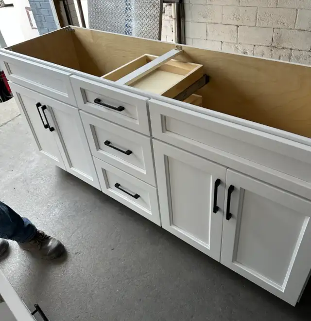 Bathroom Vanities  in Plumbing, Sinks, Toilets & Showers in Oakville / Halton Region - Image 4