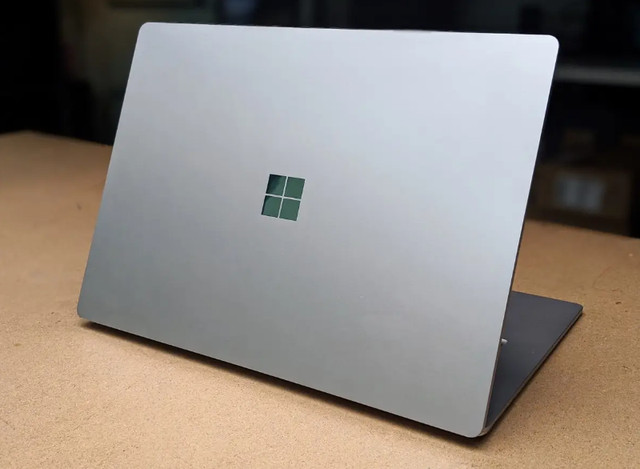 Microsoft Surface laptop 3 Touchscreen 256 GB SSD i7 in Laptops in Dartmouth