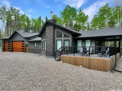 HOME FOR SALE 306 Meadow Ridge Dr. (Candle Lake) 3 BED | 3 BATH | 1190sqft | 36x38 Attached heated g...