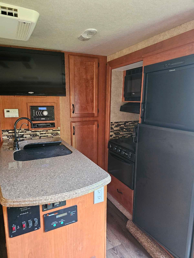 2015 Eagle cap  in Travel Trailers & Campers in Lloydminster - Image 4