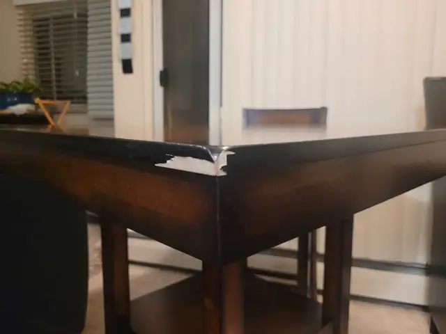 Dining table Good Condition62863738271234123
