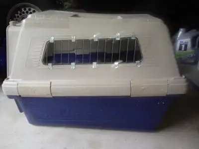 Petmate Furrari 250 medium size dog kennel w/ Water Feeder, View more