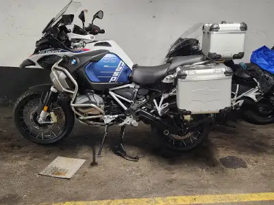 NEW NEVER USED-mounted for photos TOURATECH ZEGA EVO X special side case system -Fits 2024 BMW R1250...