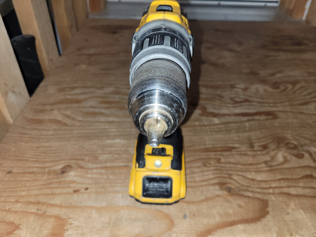Dewalt 20V Max XT Brushless Hammer Drill in Power Tools in Hamilton - Image 3