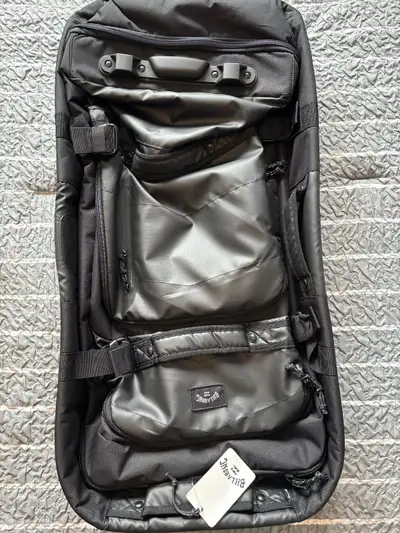 Billabong travel bag, brand new in bag, View more