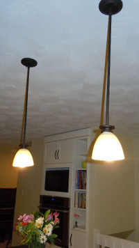 Une lampe de plafond/one ceiling lamp