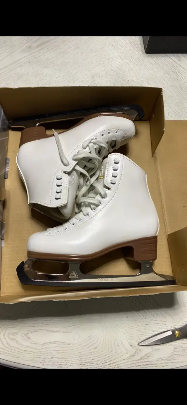  JACKSON WOMEN'S FIGURE SKATES size5 in Skates & Blades in Mississauga / Peel Region - Image 6