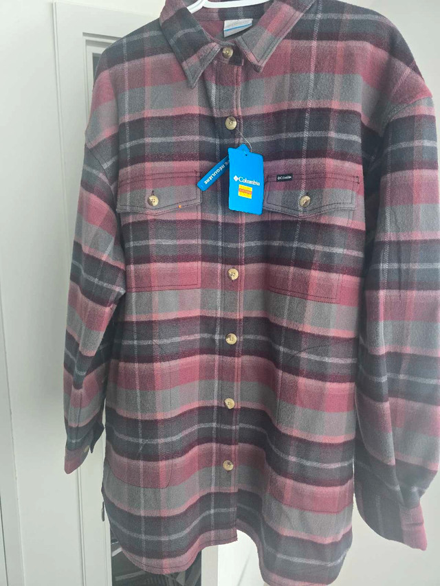 BNWT Beautiful ladies Columbia Shackets in Women's - Tops & Outerwear in Fort McMurray