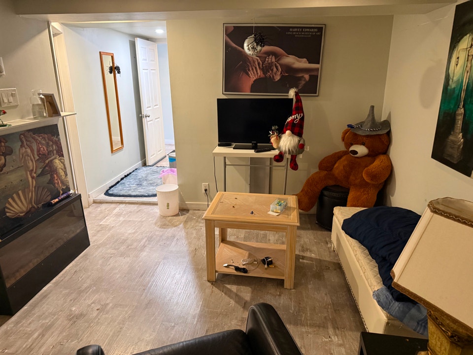 2 1/2 in NDG quiet street. Very clean. 1100 $/month 3