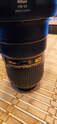 Nikon 24-70 mm f2.8 professional F mount lens
