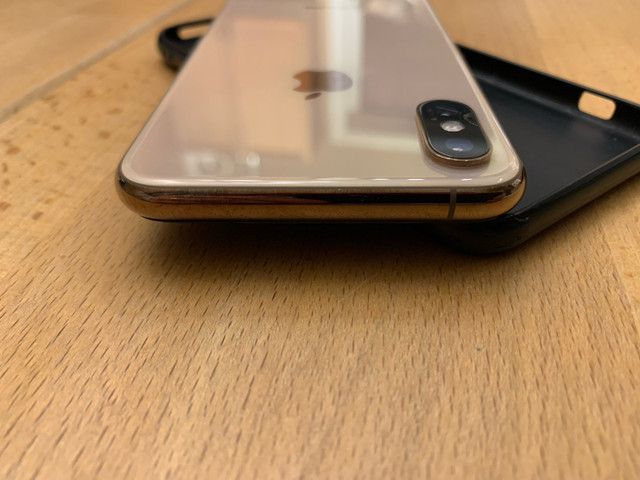 iPhone XS 64GB Rose Gold - Unlocked in Cell Phones in Edmonton - Image 2