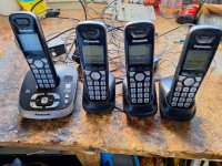 Appareils Téléphones fixes et 4 récepteurs, 4 bases
