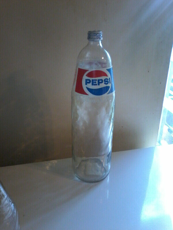 Vtg PEPSI bottles&cans in good clean condition 1940-1991 in Arts & Collectibles in Cambridge - Image 3