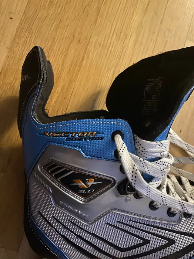 Patins CCM Vector 3.0 in Skates & Blades in Laval / North Shore - Image 3