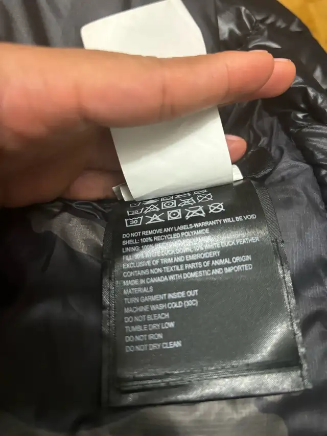 Authentic Canada goose black lodge down jacket side medium in Men's in Mississauga / Peel Region - Image 7