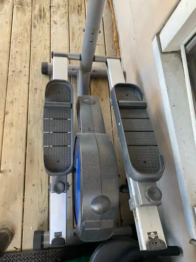 Spirit xe300 elliptical hotsell
