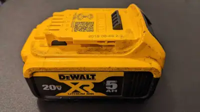 DEWALT 20V MAX XR Lithium-Ion 5Ah Battery, perfect condition. Working great. 3 lights strength. 20.6...