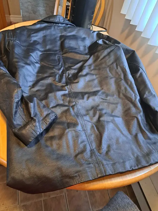 mans leather jacket NEW PRICE in Men's in Cole Harbour - Image 4
