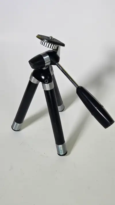 Vintage King Mini Tripod with Case – Made in Japan, View more