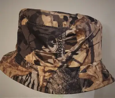 CHAPEAU NEUF MOSSYOAK /CALLSCOTCH;JumelleBausch, View more