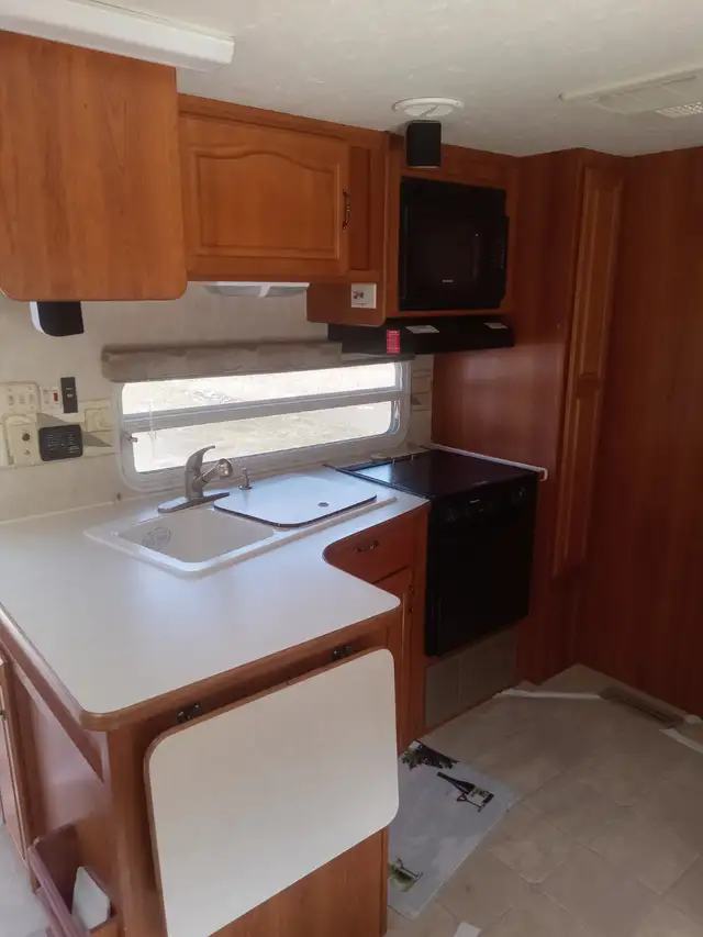 2007 KOMFORT 253 Travel Trailer in Travel Trailers & Campers in Quesnel - Image 6