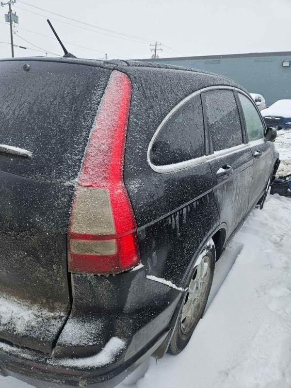 2010 Honda CRV for parts in Auto Body Parts in Calgary - Image 2