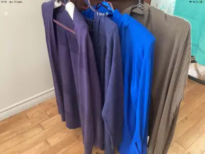 pour femme 4 vestes manches longues XL  15$ chacune, View more