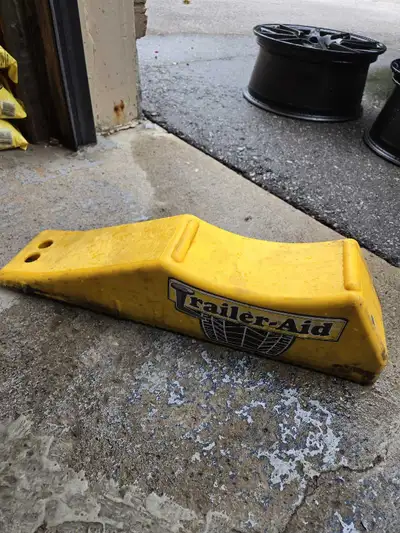 Trailer Aid Plus is the fast, safe and easy way to change a trailer tire on a tandem wheeled trailer...