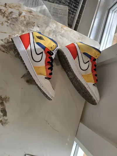 Jordan 1 Mid SE en taille 7Y, View more