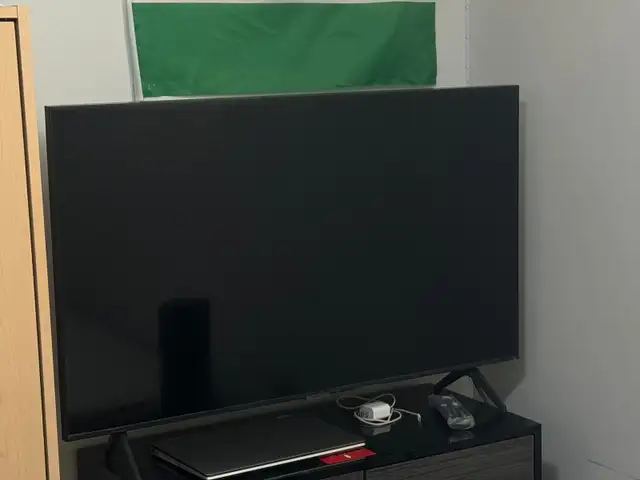 Samsung TV and cabinet with drawers in TVs in Mississauga / Peel Region - Image 2