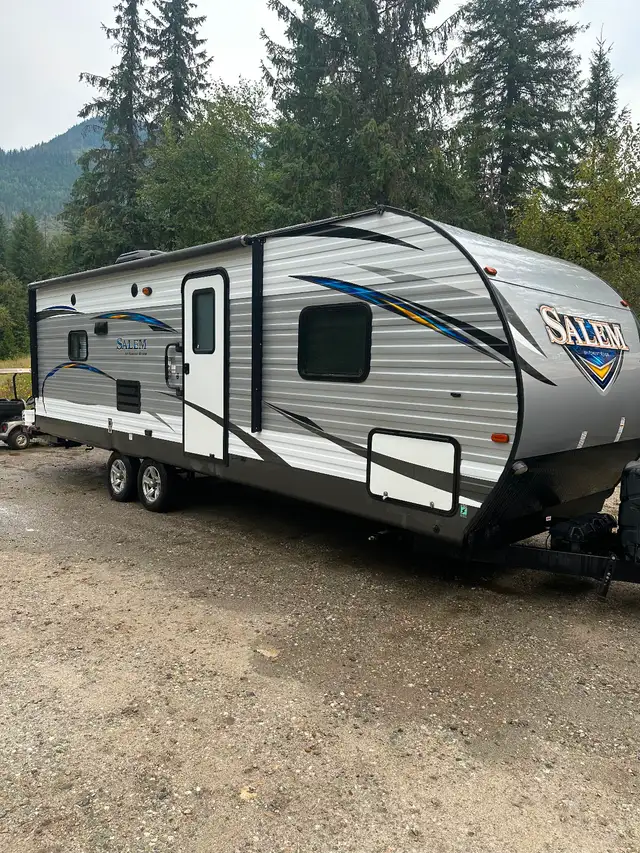 Holiday Trailer Salem 27’ 2018 in Travel Trailers & Campers in Fort St. John - Image 11