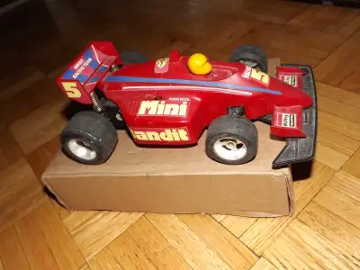 LOCATED IN NORTH YORK! BATHURST - WILSON AREA. I HAVE BEEN SELLING COOL & NEAT MERCH ON KIJ SINCE 20...