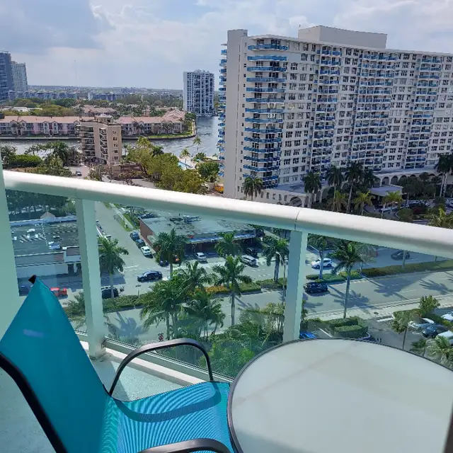 Hollywood/Hallandale in Florida in Canada - Image 7