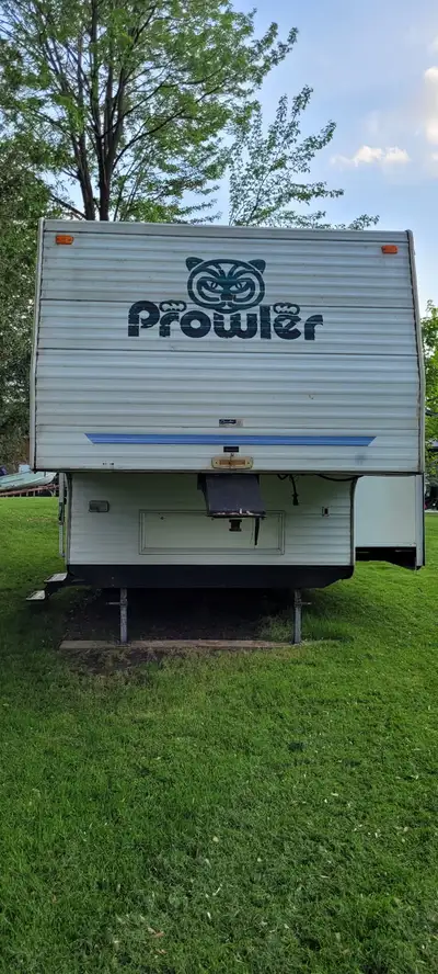 26.5 ft tip out bike rack included fold down couch and table sleeps 4-6 plenty of storage includes 5...