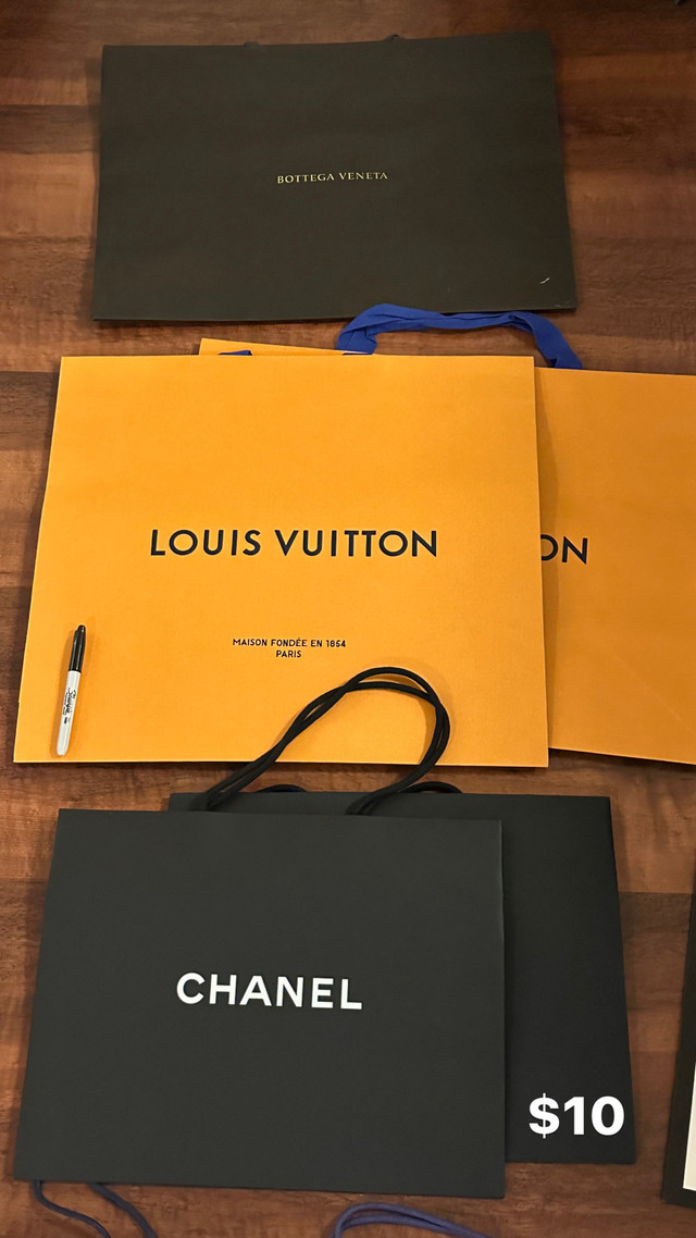 Luxury shopping bags in Women's - Bags & Wallets in City of Toronto