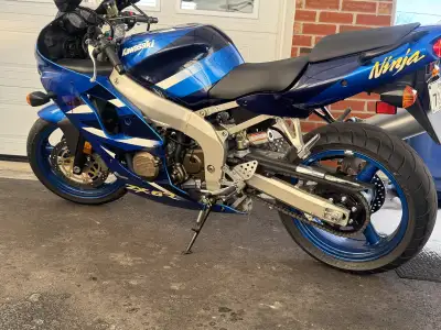 I'm selling my used 2001 Kawasaki ZX6R. This sportbike has only 1445 kilometers on it, making it a r...