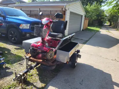I am selling a 2004 SnowBear trailer. 4ft x 4ft with 16" protruded nose and 1500 lbs gross vehicle w...