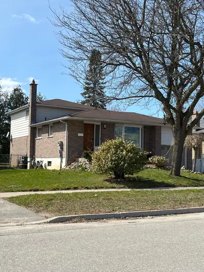 There are two rooms for rent in this house. One unfurnished, and one furnished, House is located 7 h...