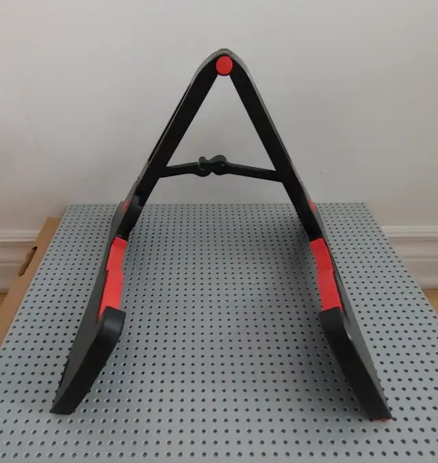 CWL FOLDING GUITAR STAND in Guitars in City of Montréal - Image 3