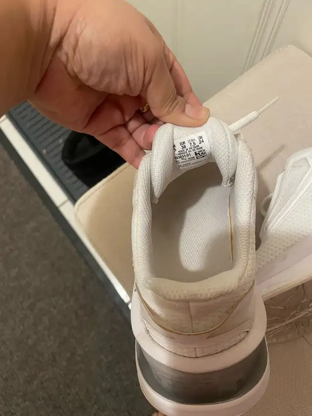 women’s shoes - 7.5 in Women's - Shoes in Kitchener / Waterloo - Image 4