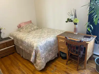 2 Chambres dans 5 1/2, coloc mixte, métros Crémazie/Jarry/Castelneau Merci de lire l’annonce et de r...