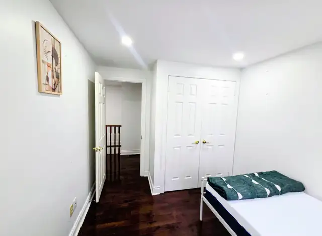 Fully furninshed Basement and top floor private room in Room Rentals & Roommates in Mississauga / Peel Region - Image 3
